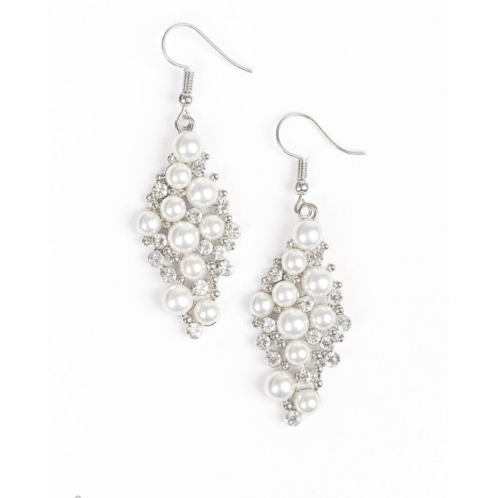 Famous fashion, white pearl earring